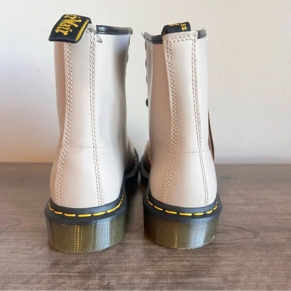 NEW DR. MARTENS 1460 Smooth Leather Unisex Lace Up Boot Size 7 or 6 #826